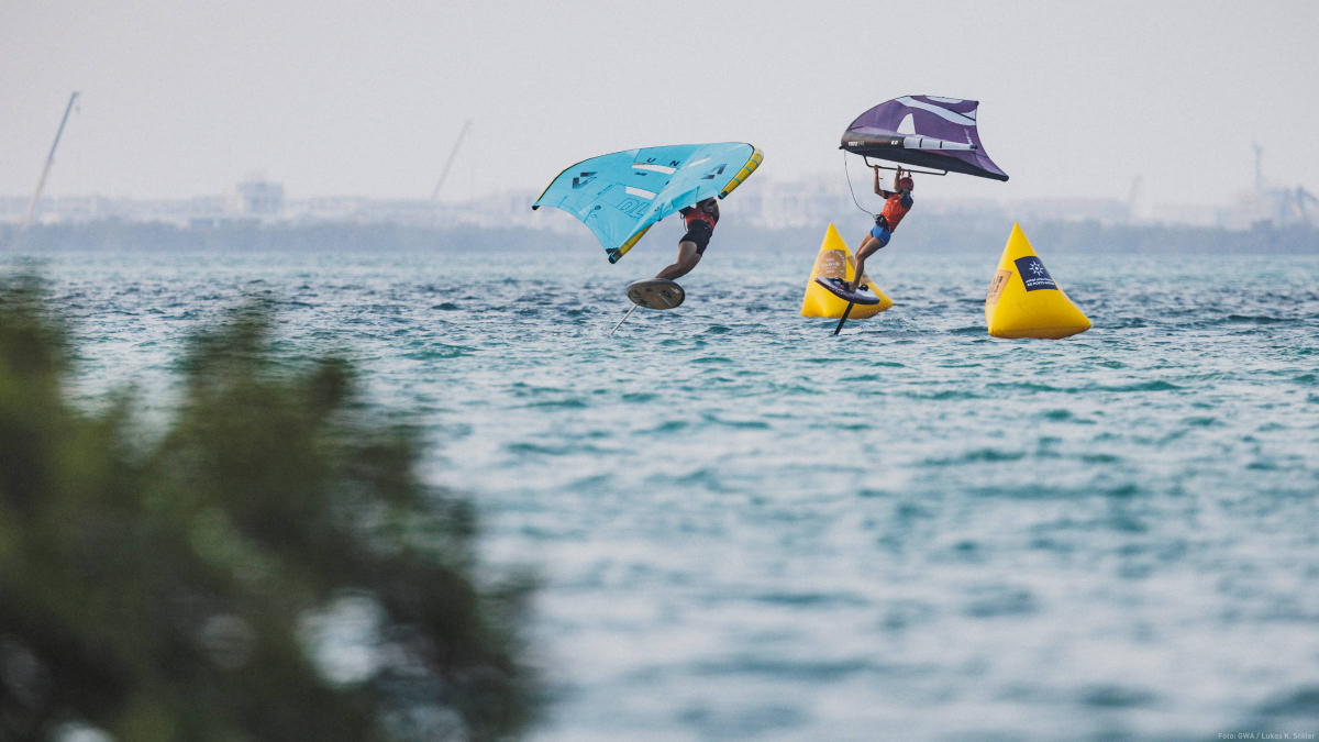 Duell zwischen Nia Suardiaz und Kylie Belloeuvre