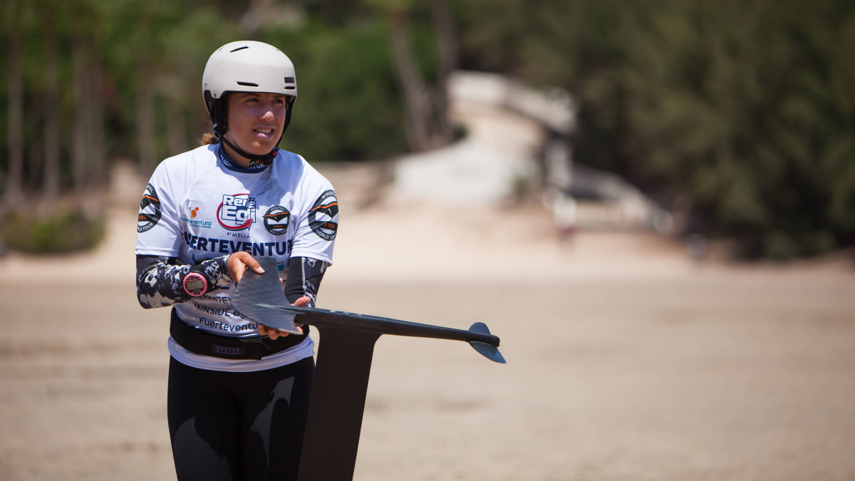 Nia Suardiaz führt beim FreeFly-Slalom unangefochten