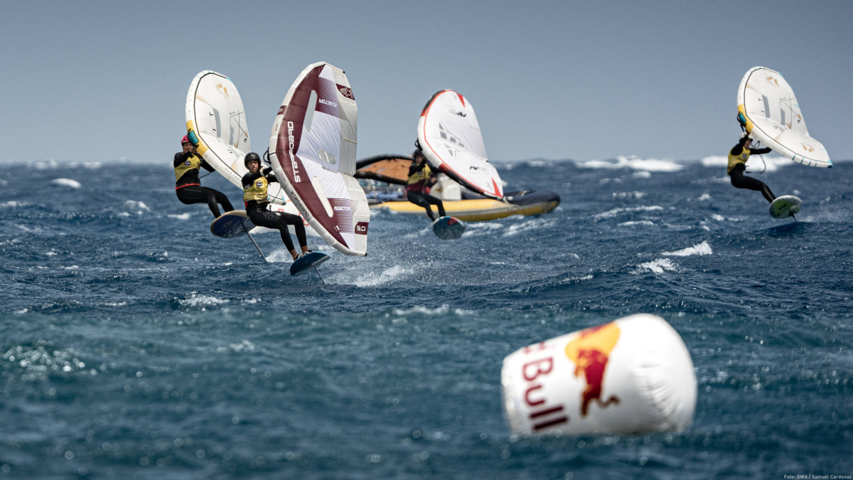 Wing foil race off El Burrero: FreeFly-Slalom with wings ranging from 2 to 3.5 square meters