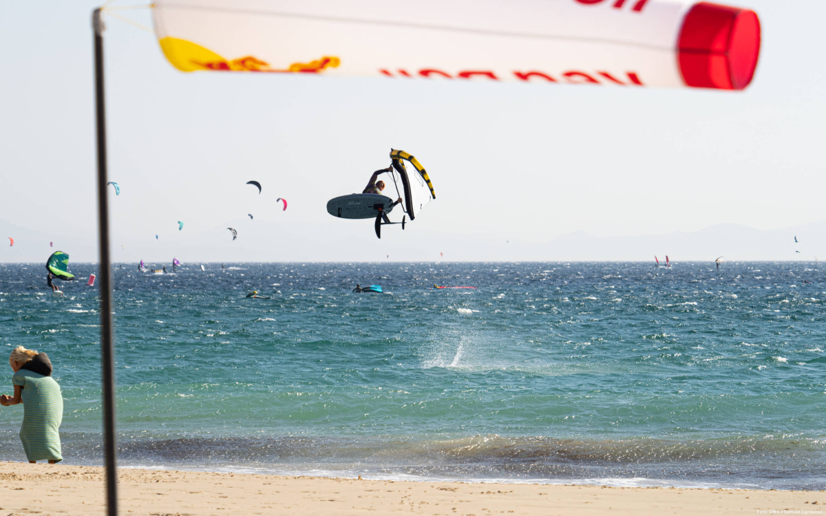 Wingfoil World Cup am Strand vor Tarifa