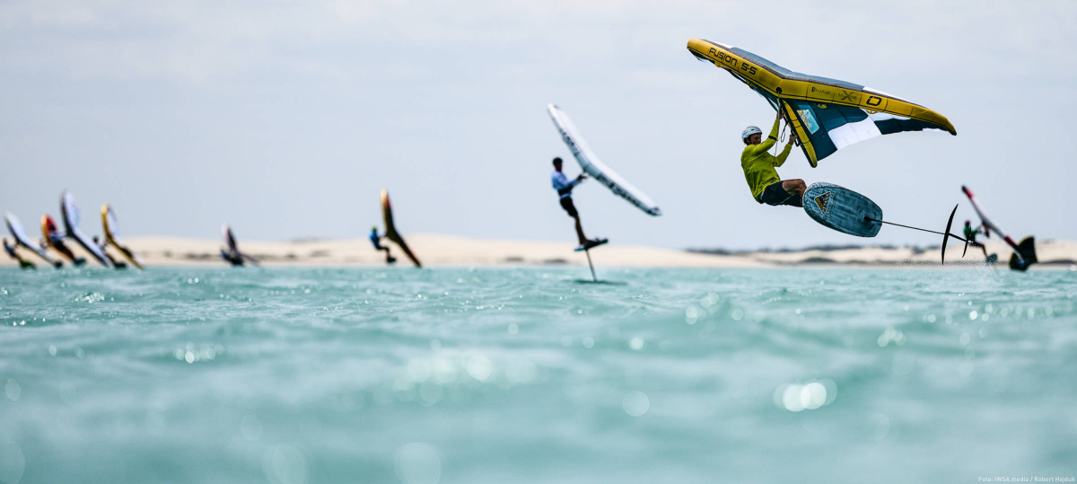 Kamil Manowiecki gewinnt den 2025er WingFoil Racing World Cup in Brasilien