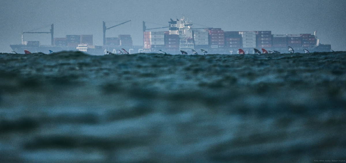 Wingfoilen vor Containerschiffen