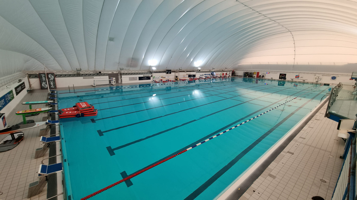 Die Schwimmhalle von Bayer Uerdingen in Krefeld