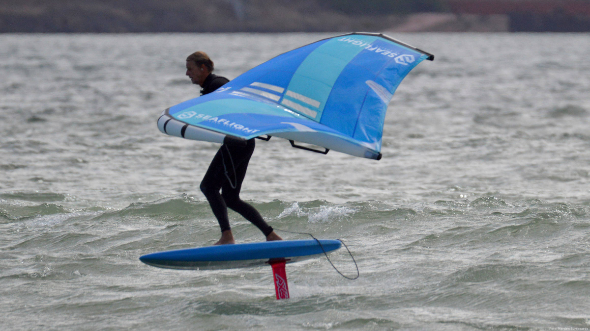 Midlength-Foilboard für alle Foil-Disziplinen in der Welle