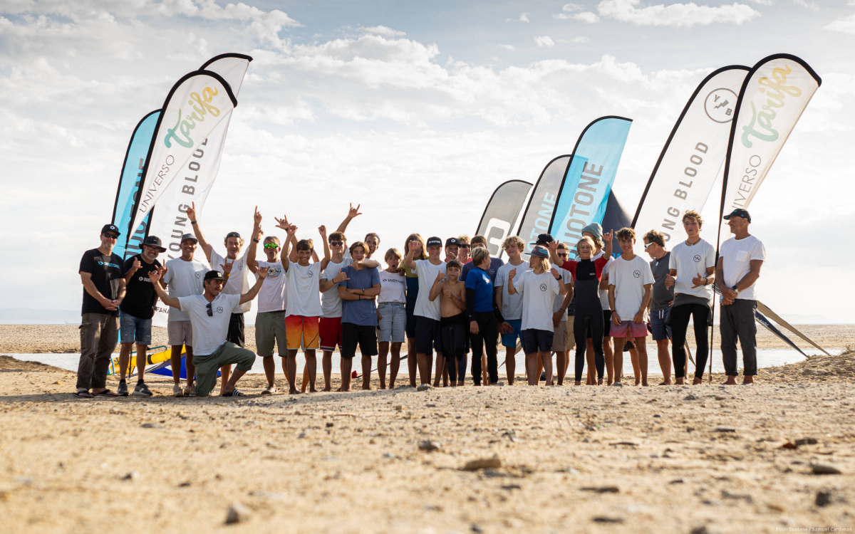 Die Teilnehmer des Duotone Young Blood Camps in Tarifa