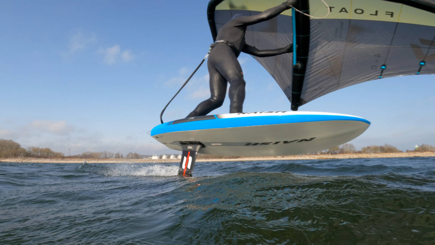 Hip belt with self-retracting board leash