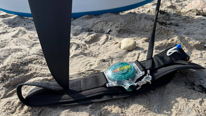 The roll-up leash on the waist belt