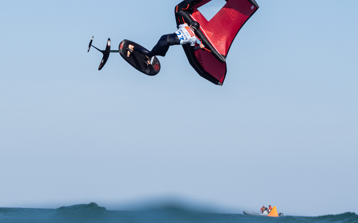Julian Salmonn beim Surf-Freestyle